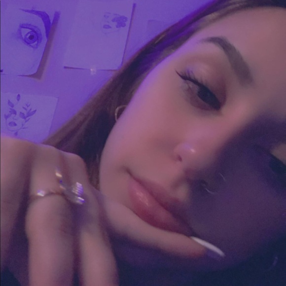 Meet your Posher, Makalie - Picture 1 of 1